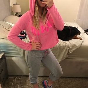 Under armor outfit: crop top sweater capri joggers